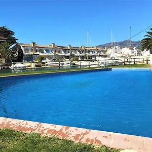 En Con Vistas Al Canal Y Piscina Roses